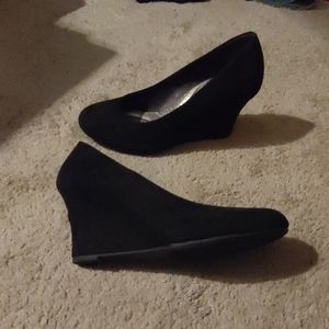 Black wedge heels